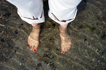 Massage nach Kneipp Füße im Meerwasser für gute Durchblutung