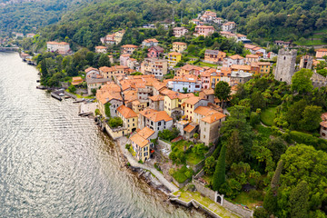 Obraz premium Lago di Como (IT) - Santa Maria Rezzonico - vista aerea