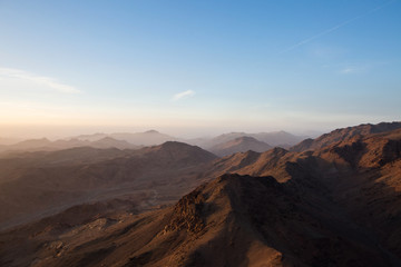 Fototapeta na wymiar Beautiful view of the valley at sunrise in the mountains. meeting of the dawn in the desert. Egypt