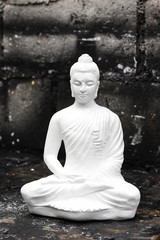 Meditating buddha statue