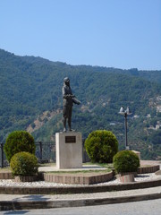 Statua di Mattia Preti, conosciuto come il Cavalier Calabrese, a Taverna (Calabria) in Piazza del...