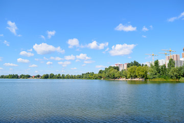 Obraz na płótnie Canvas Landscape of the lake outside the city. Summer.