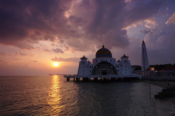 Fototapeta na wymiar Malacca Straits Mosque ( Masjid Selat Melaka), It is a mosque located on the man-made Malacca Island near Malacca Town, Malaysia
