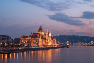 Obraz premium Aerial view of Budapest parliament and the Danube river at sunset, Hungary.