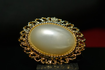  Real pearl pendant necklace surrounded with gold for ladies That has taste and likes pearl