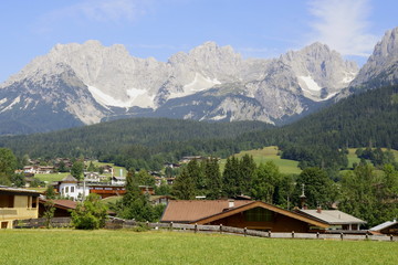 Fototapeta na wymiar Blick von Ellmau auf Kaisergebirge