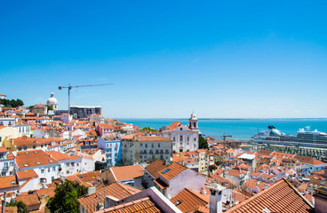 Fototapeta na wymiar リスボン・アルファマ地区の眺望
