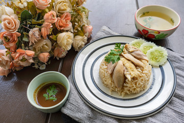 Obraz na płótnie Canvas Hainanese chicken rice , Thai Food - Khao Man Gai (Hainanese Chicken Rice)