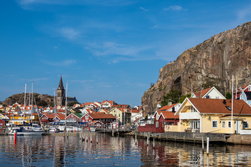 Fototapeta na wymiar Blick auf die Stadt Fjällbacka in Schweden
