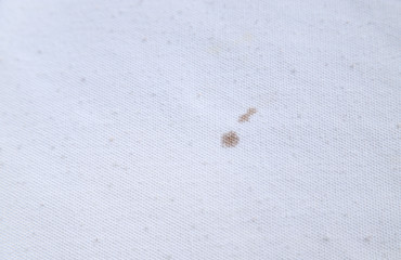 Dirty ink stain sticking on cloth jean from accident 
