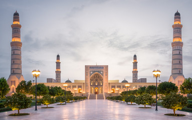 The grand Sultan Qaboos mosque