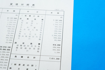 貸借対照表　決算書　ビジネス書類　経理　イメージ