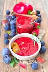 Scharfe Paprika-Pflaumen-Soße