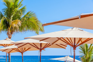 Obraz na płótnie Canvas beach with umbrellas and chairs