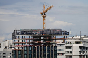 Baustelle mit Baukran