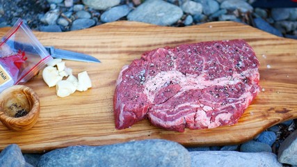 キャンプ場でするBBQ前の下ごしらえ