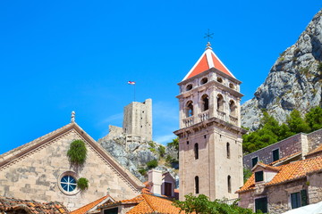 Fototapeta na wymiar towers of old town Omis in Croatia
