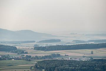 Naklejka premium Dunstige Landschaft Franken