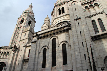 Fototapeta na wymiar sacré-coeur basilica in montmartre in paris (france)