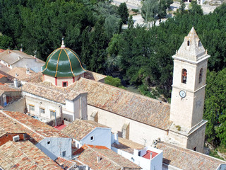 Fototapeta na wymiar Iglesia de San Andrés en Alcalá del Júcar