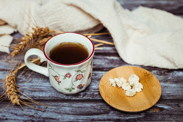 Thé à la camomille et petits biscuits sablés sans gluten