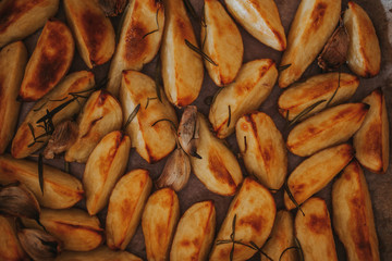 roasted potatoes with rosemary and garlic