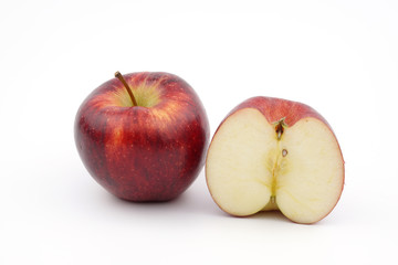 Fototapeta na wymiar red apples isolated on white background