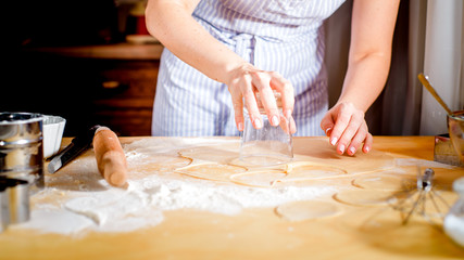 Obraz na płótnie Canvas women's hands knead the dough on the table, kitchen accessories