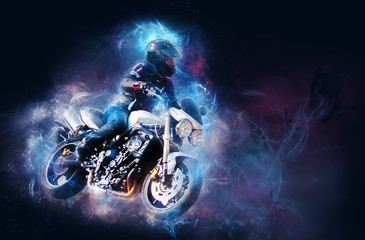 Motero en su moto con efectos cósmicos., fine-art