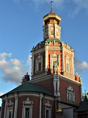 Fototapeta na wymiar Red church in Moscow