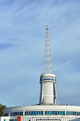 Obraz premium A market pavilion with a metal spire at the International Poznan Fair.,.
