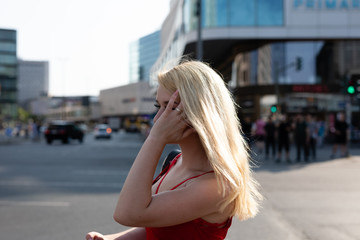 Frau in der Stadt
