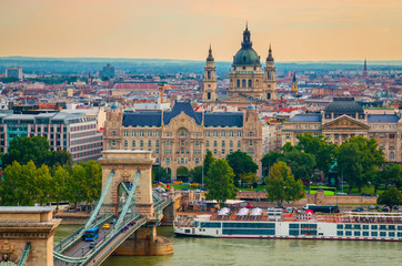 Fototapeta na wymiar Famous Chain bridge and Saint Stephen Basilica in Budapest, Hungary