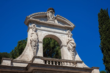 Fototapeta na wymiar Entrance to the Palatine Hill in Rome
