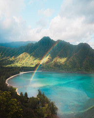 hawaii hike with rainbow and mountains - obrazy, fototapety, plakaty