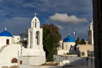 Fototapeta na wymiar greek orthodox church in santorini