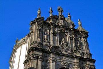 Fototapeta na wymiar Clerigos Tower, one of the landmarks and symbols of the city of Porto, Portugal.