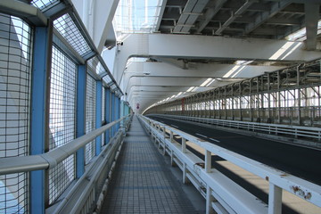 レインボーブリッジの下の風景