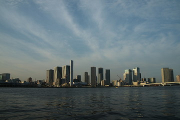 Fototapeta premium 東京湾とビル群