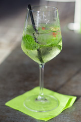 hugo cocktail drink with mint