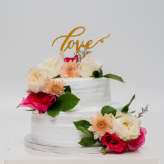 bouquet of flowers in a vase, Flower cake for wedding background.