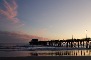 Obraz premium Pink sunset at Newport Pier