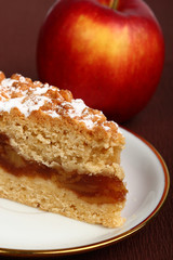 apple pie with apples and cinnamon