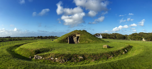 Bryn Celli Ddu, Neolithic Burial Chamber on the Isle of Anglesey in North Wales, UK. © Fulcanelli