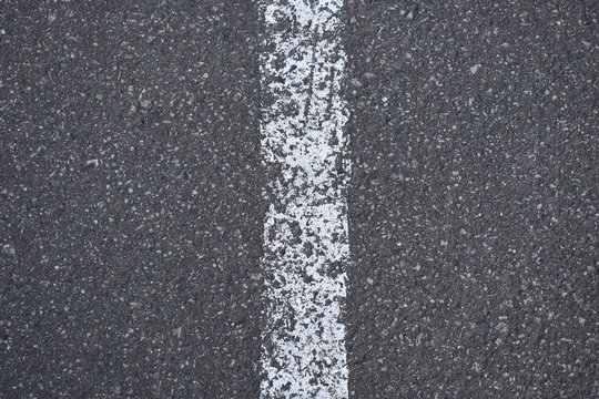 白線　アスファルト