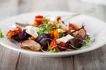 Salad with roasted root vegetables 