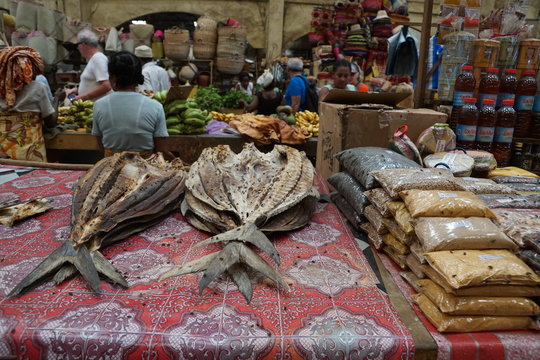 waren auf dem markt in afrika in antsiranana