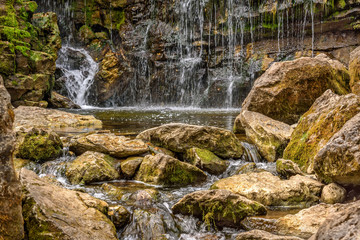 Fototapeta na wymiar waterfall stones moss water lake