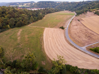 Straße in ländlicher Gegend - Luftbild