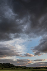 Fototapeta na wymiar Gewitterwolken bei Sonnenuntergang